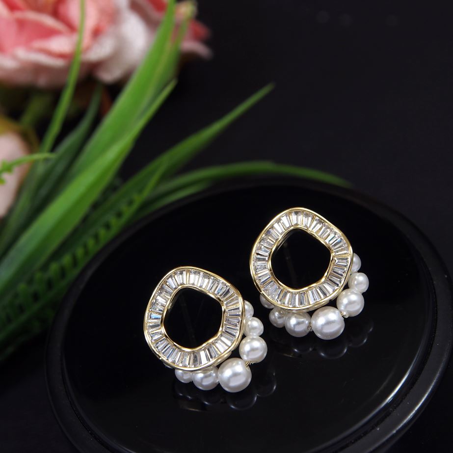 Korean Gold/Silver/Rosegold Plated Round Wave Shaped Baguette Pearl Earring