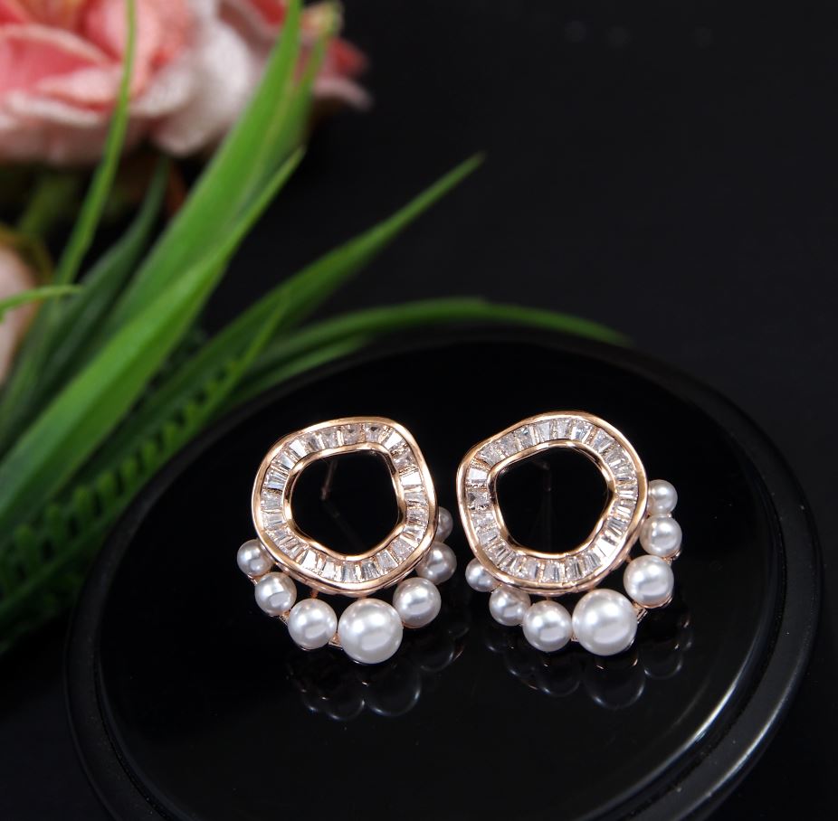 Korean Gold/Silver/Rosegold Plated Round Wave Shaped Baguette Pearl Earring