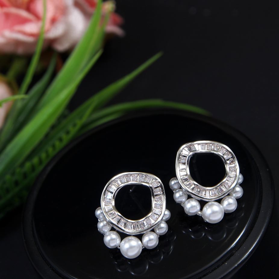 Korean Gold/Silver/Rosegold Plated Round Wave Shaped Baguette Pearl Earring