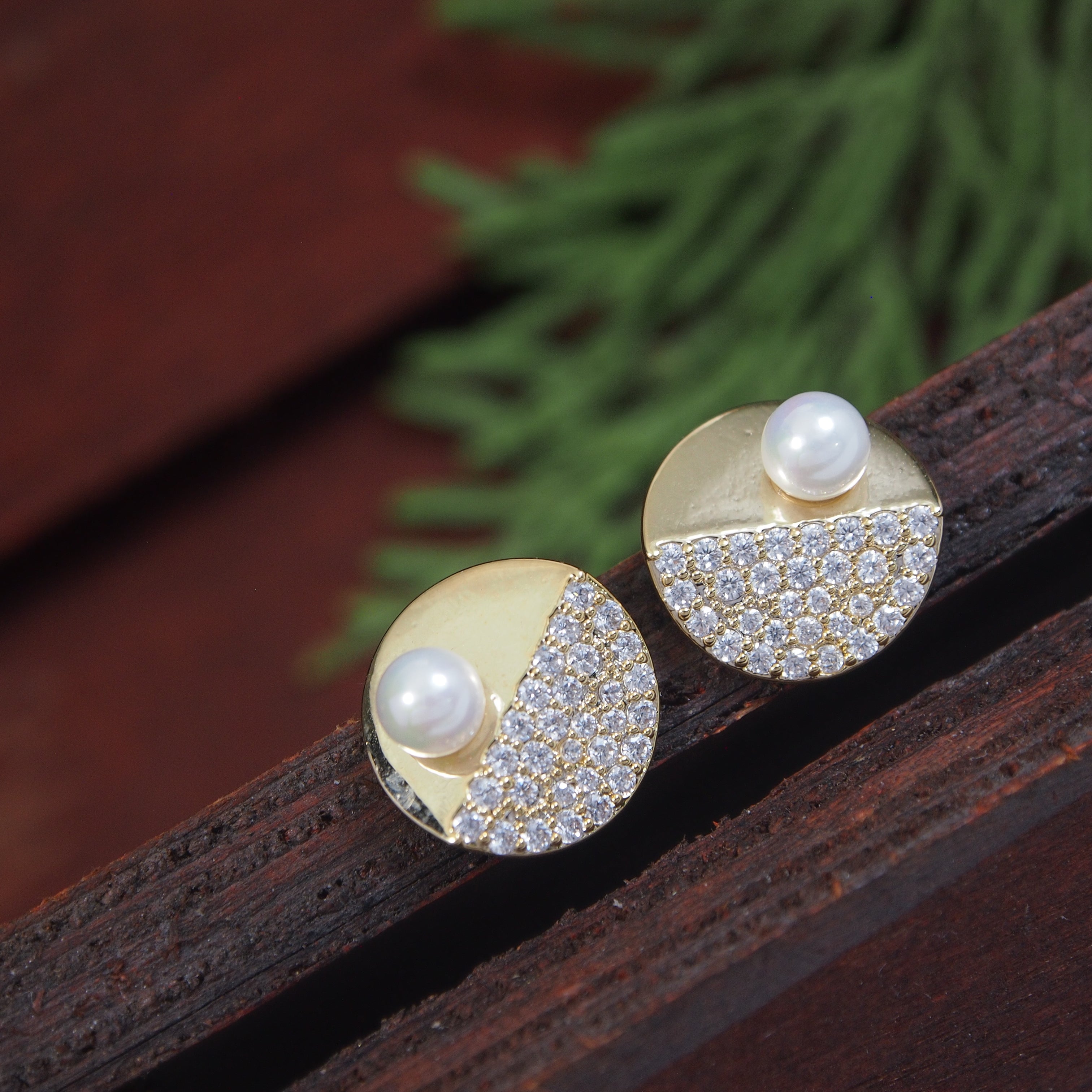 Korean Round Shaped Diamond Earring