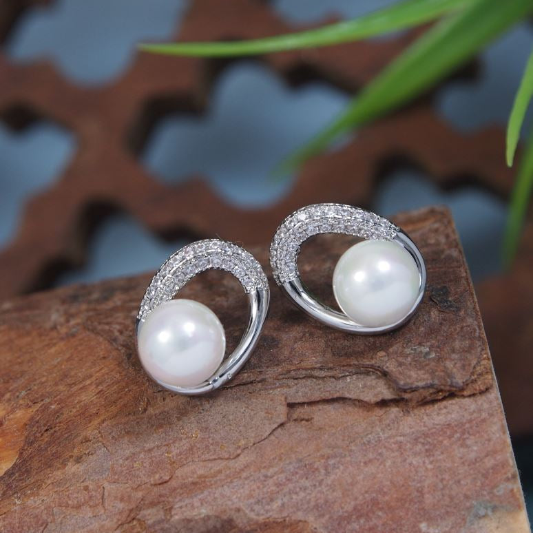 Korean Oval Shaped Clover Pearl Earring