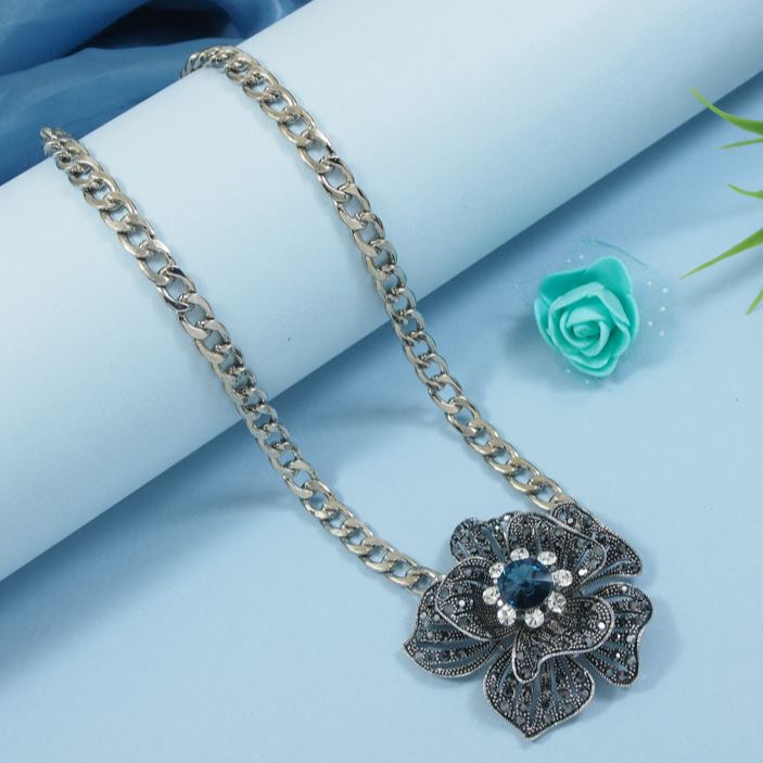 Floral Design Pendent Long Chain Necklace