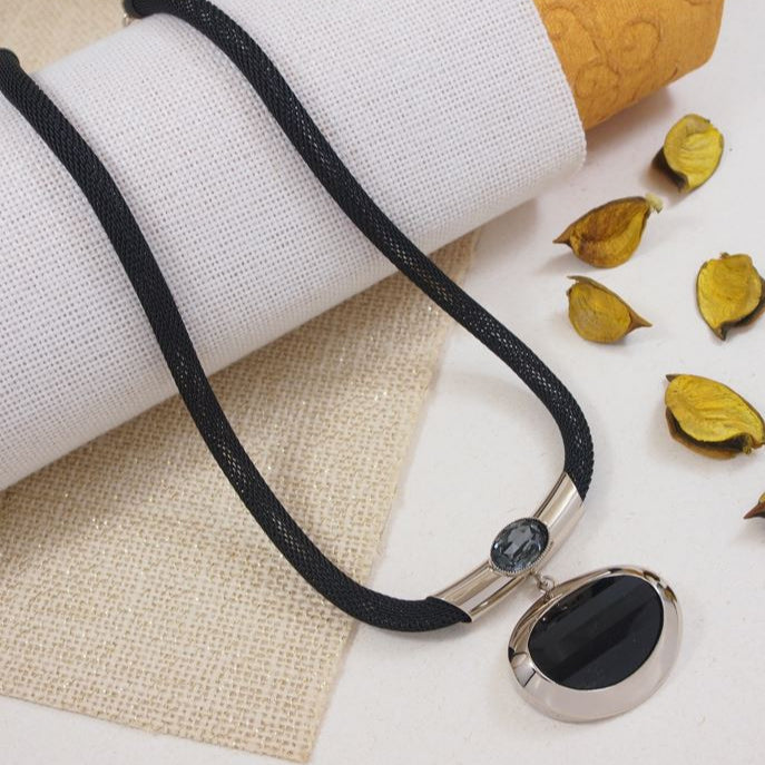 Black Oval Pendent Western Necklace